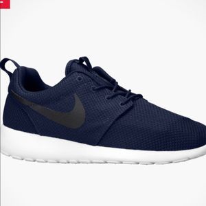 Men’s Nike Roshe One sneaker!